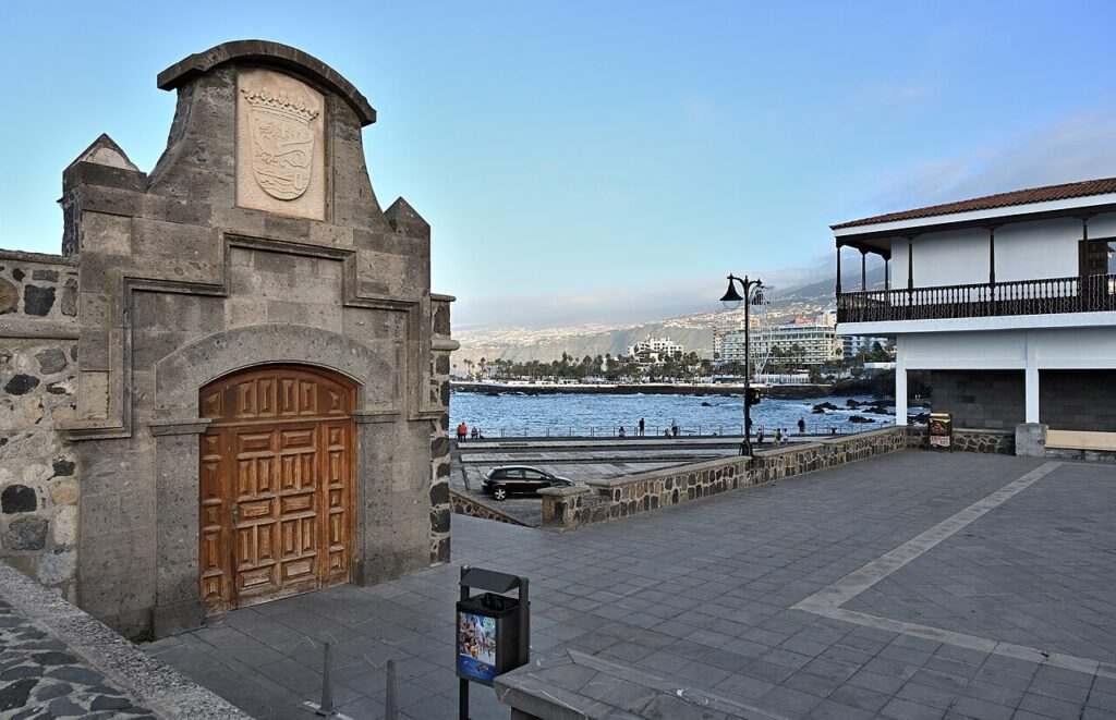 Plaza de Europa y Ayuntamiento de Puerto de la Cruz