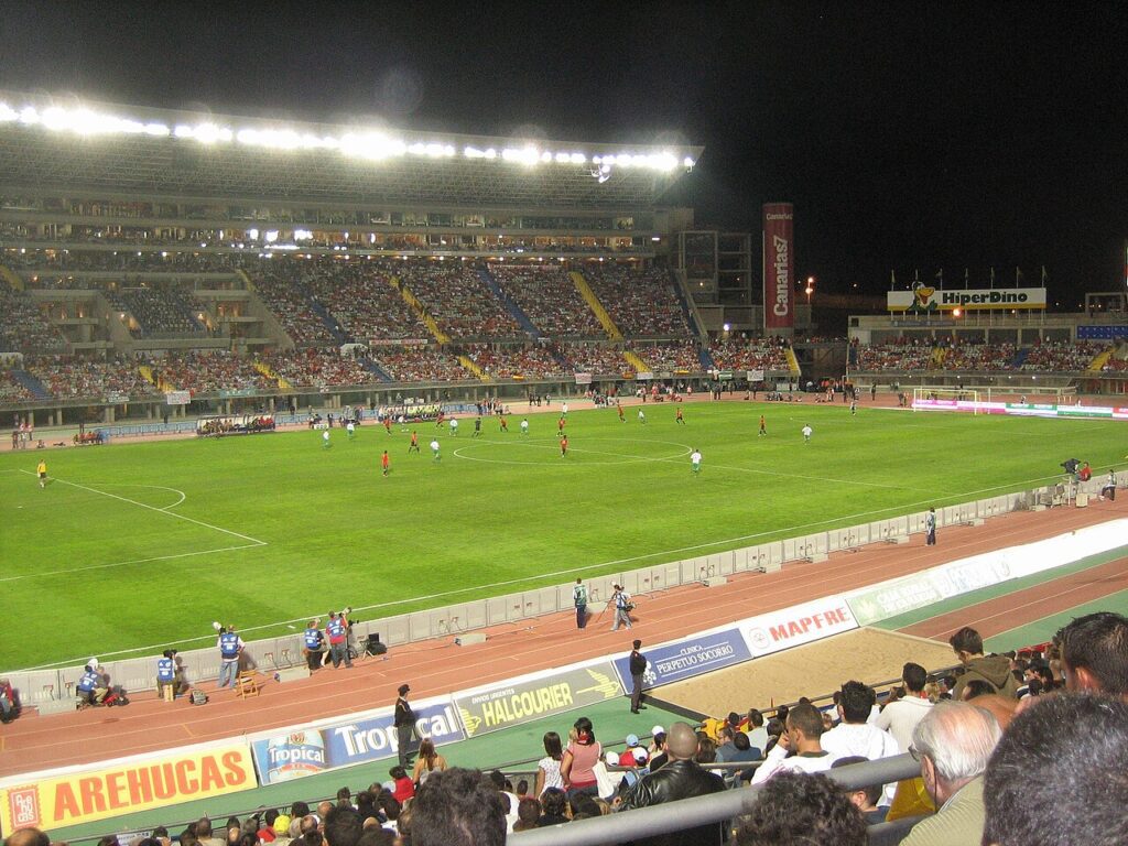 Estadio de Gran Canaria durante un partido nocturno (imagen de archivo de 2007)