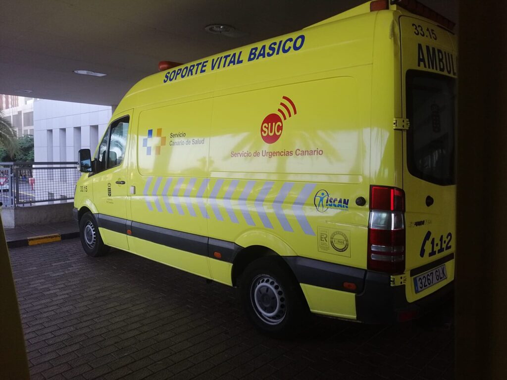 Ambulancia del Servicio de Urgencias Canario (imagen de archivo)