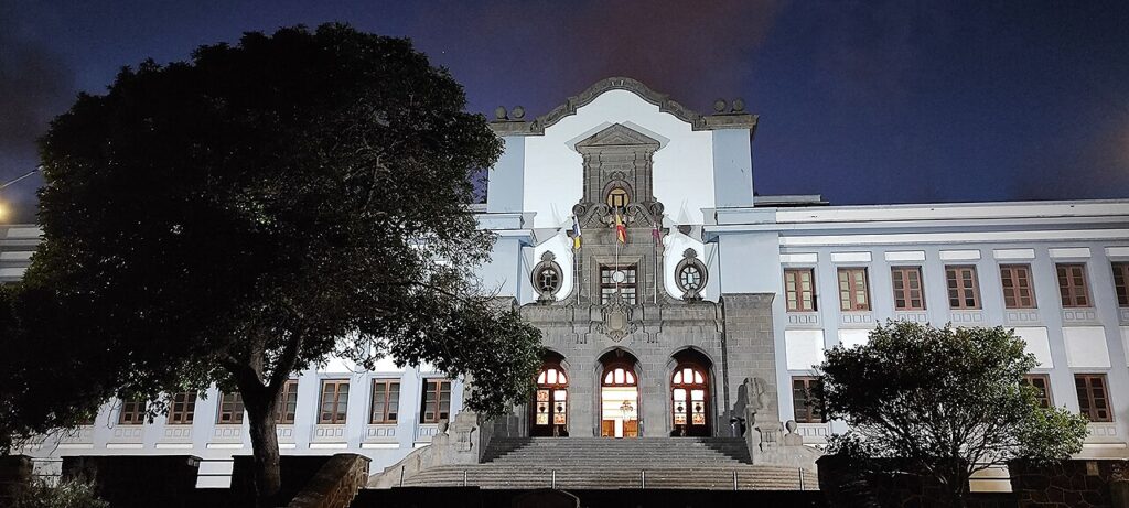 Edificio central de la Universidad de La Laguna, que colaboró en la elaboración del plan (imagen de archivo)