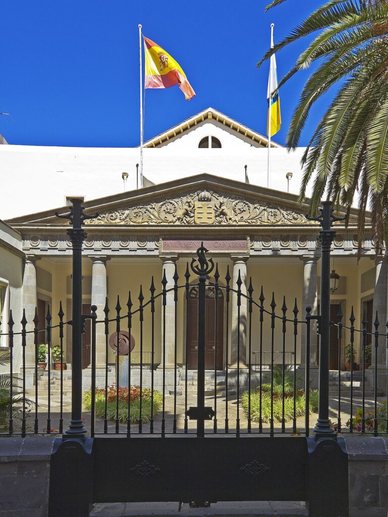Edificio histórico del Parlamento de Canarias, en Santa Cruz de Tenerife (imagen de archivo)