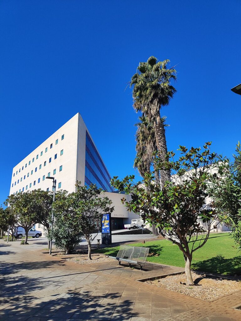 Biblioteca del campus de Guajara de la Universidad de La Laguna (imagen de archivo)