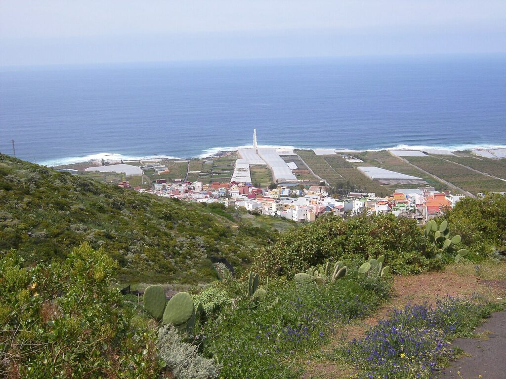 Vista de Punta del Hidalgo, en La Laguna, con su faro (imagen de archivo)