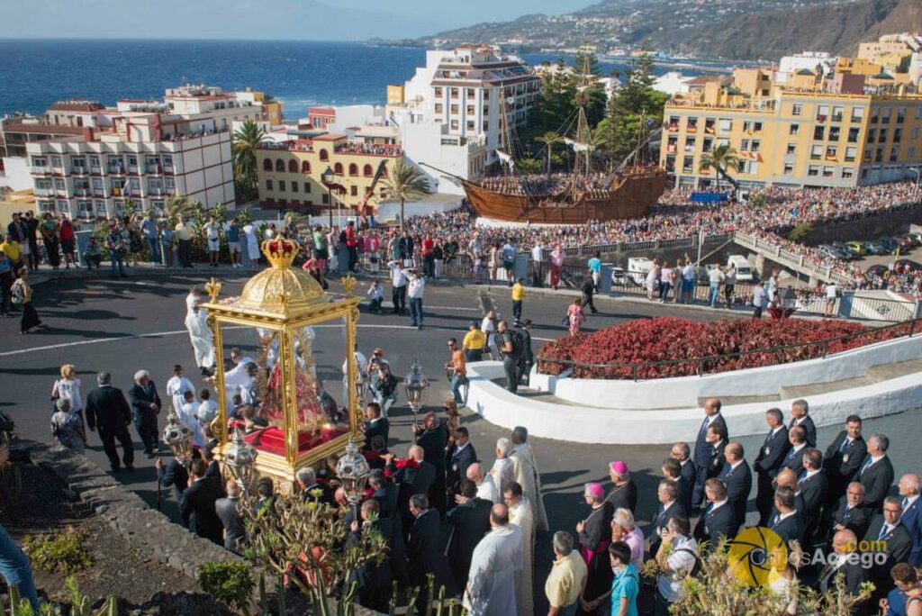 Entrada de la Virgen de las Nieves en Santa Cruz de La Palma durante una Bajada (imagen de archivo)