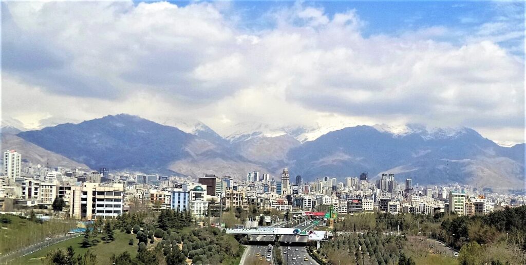 Vista de Teherán con los montes Alborz al fondo (imagen de archivo)