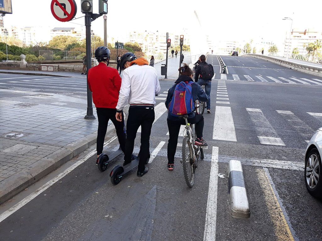 Carril bici urbano (imagen de archivo)