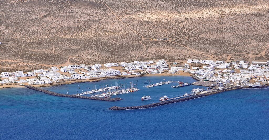 Puerto de Caleta de Sebo, en La Graciosa (imagen de archivo)