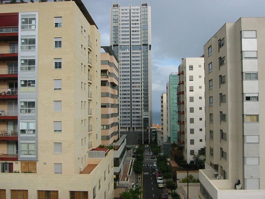 Edificios de la zona de Cabo Llanos, en Santa Cruz de Tenerife (imagen de archivo)