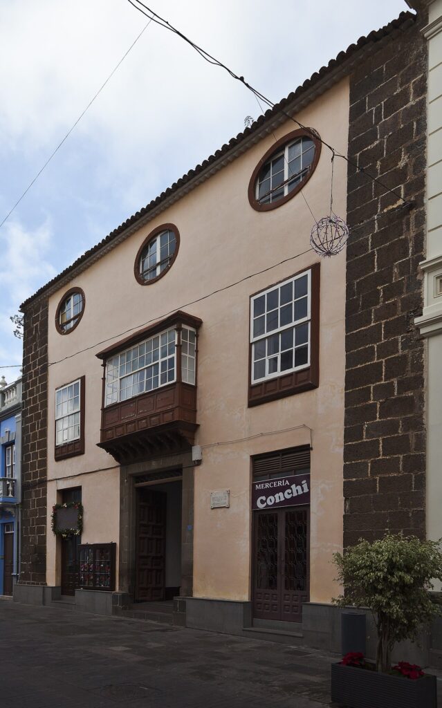 Edificio tradicional en la calle Obispo Rey Redondo, en el casco de La Laguna