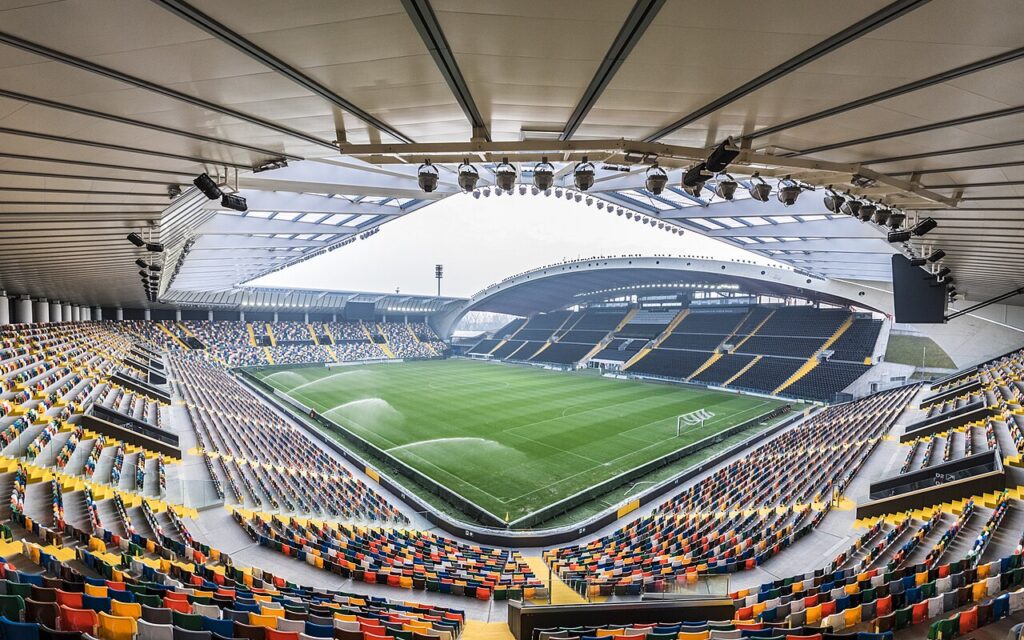 Interior del estadio Friuli de Udine, en Italia