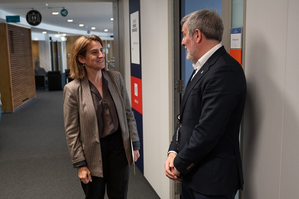 Fernando Clavijo, a la derecha, durante una visita a la Comisión Europea