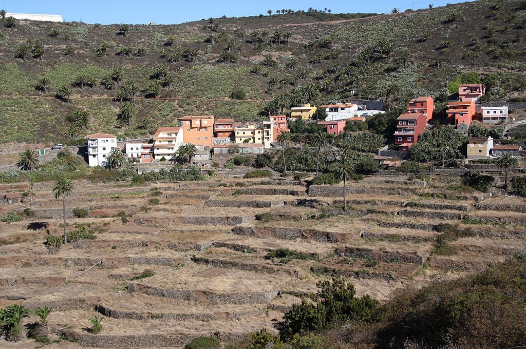 Caserío junto a la carretera GM-1 cerca de Arure, en La Gomera