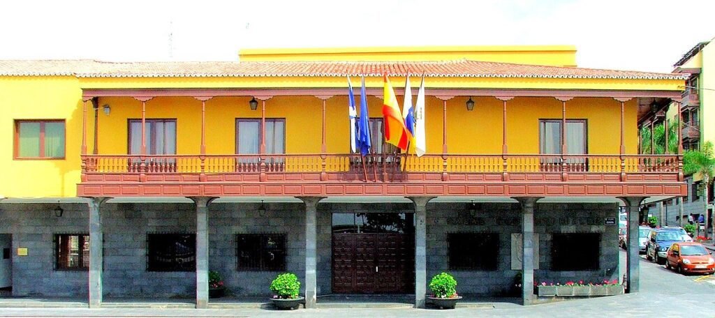 Fachada del Ayuntamiento de Puerto de la Cruz (Tenerife)