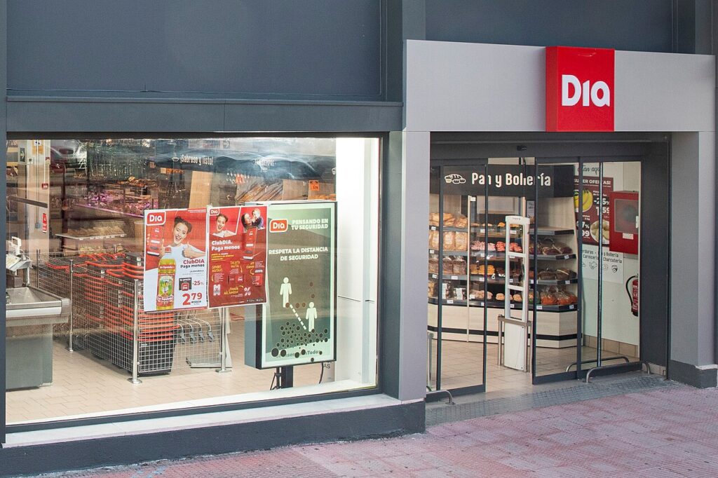 Interior de un supermercado