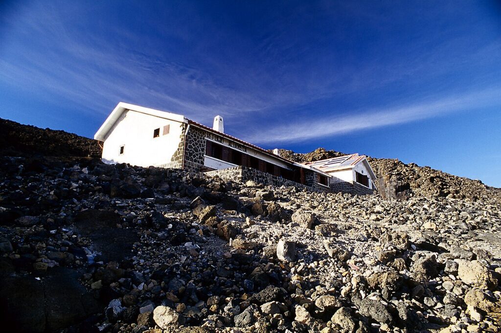 Refugio de Altavista, en las laderas del Teide