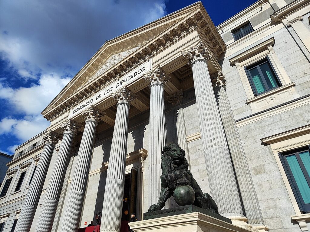 Fachada del Palacio de las Cortes, sede del Congreso de los Diputados, en Madrid