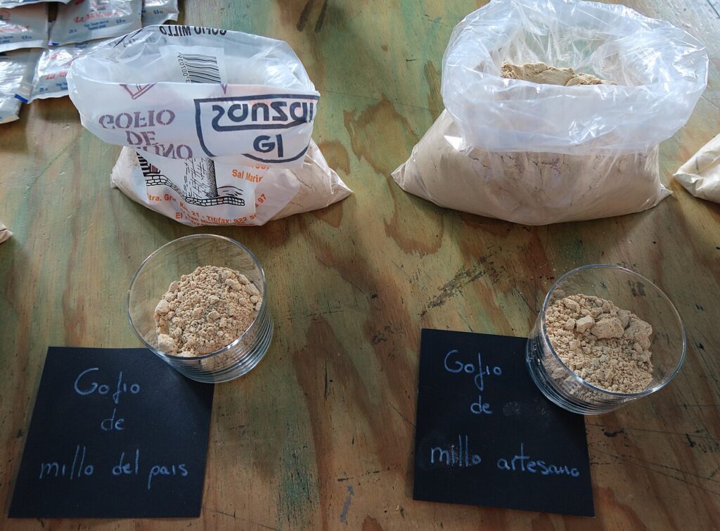 Dos tipos de gofio de millo canario