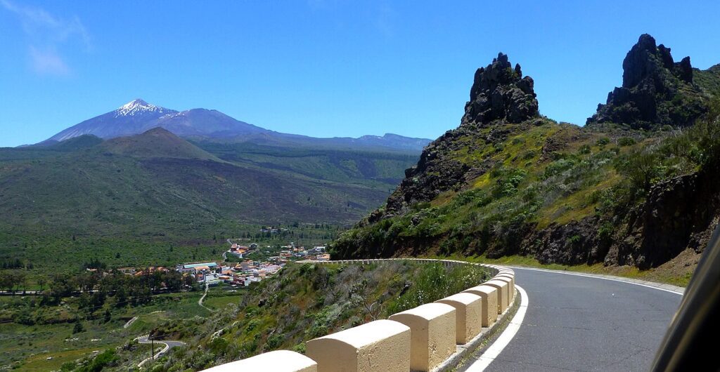 Vista desde el paso de Cherfe hacia Santiago del Teide, en el macizo de Teno