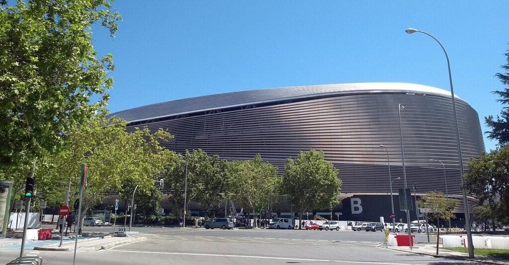 Fachada del estadio Santiago Bernabéu, en Madrid