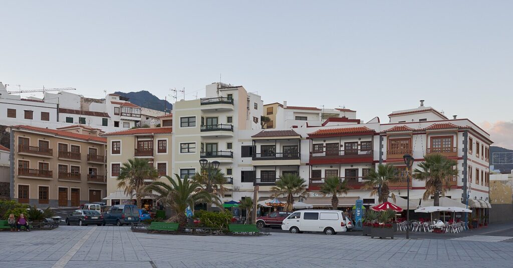 Vista del casco de Candelaria y su litoral, en Tenerife