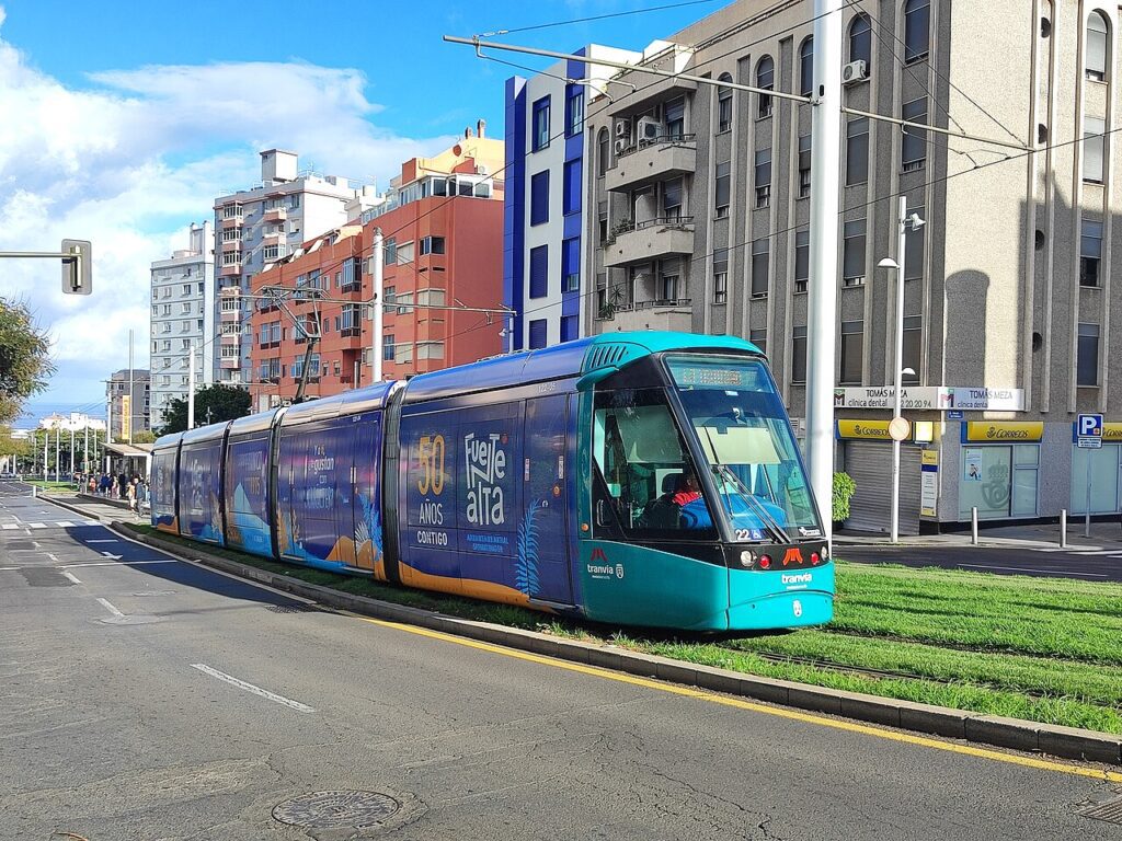 Parada de Cruz del Señor del tranvía de Tenerife, en Santa Cruz