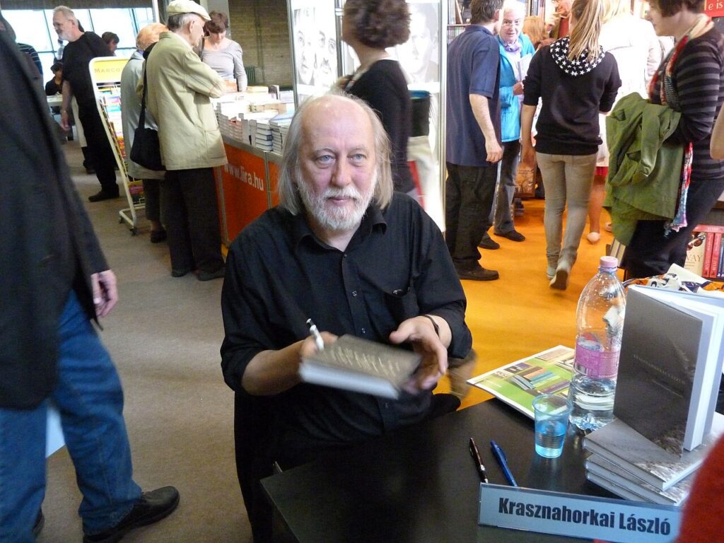 El escritor László Krasznahorkai en la Feria del Libro de Budapest de 2012
