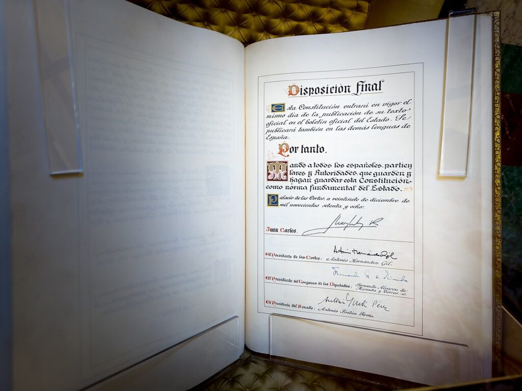 Ejemplar original de la Constitución española de 1978 expuesto en el Congreso de los Diputados