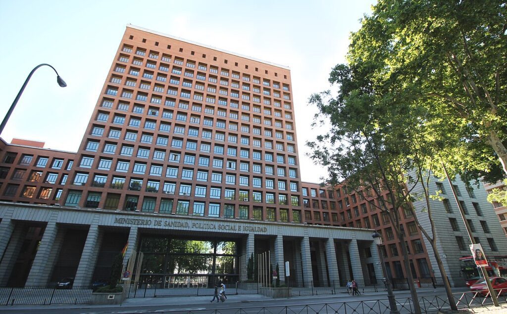 Fachada del Ministerio de Sanidad, en el paseo del Prado de Madrid