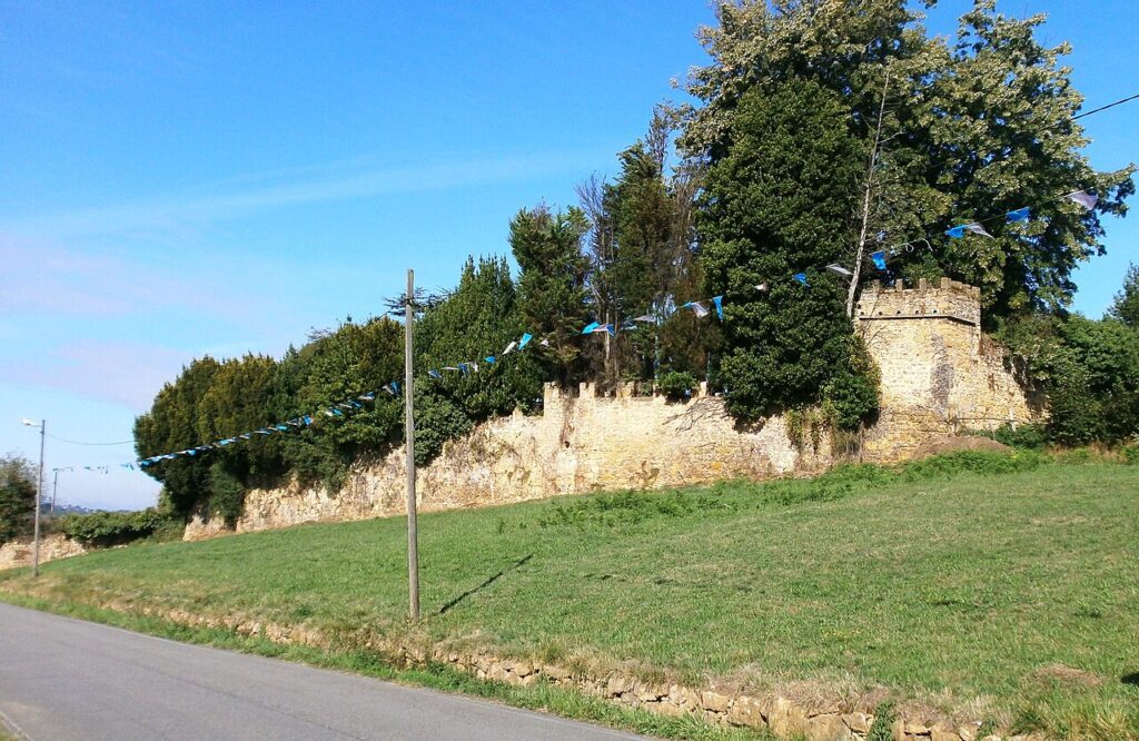 Muro del palacio del Marqués de Canillejas, en Valdesoto (Siero)