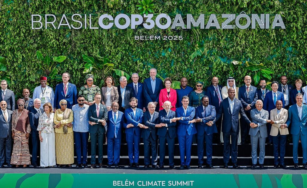 Fotografía oficial de los líderes en la Cumbre del Clima de Belém, el 7 de noviembre de 2025