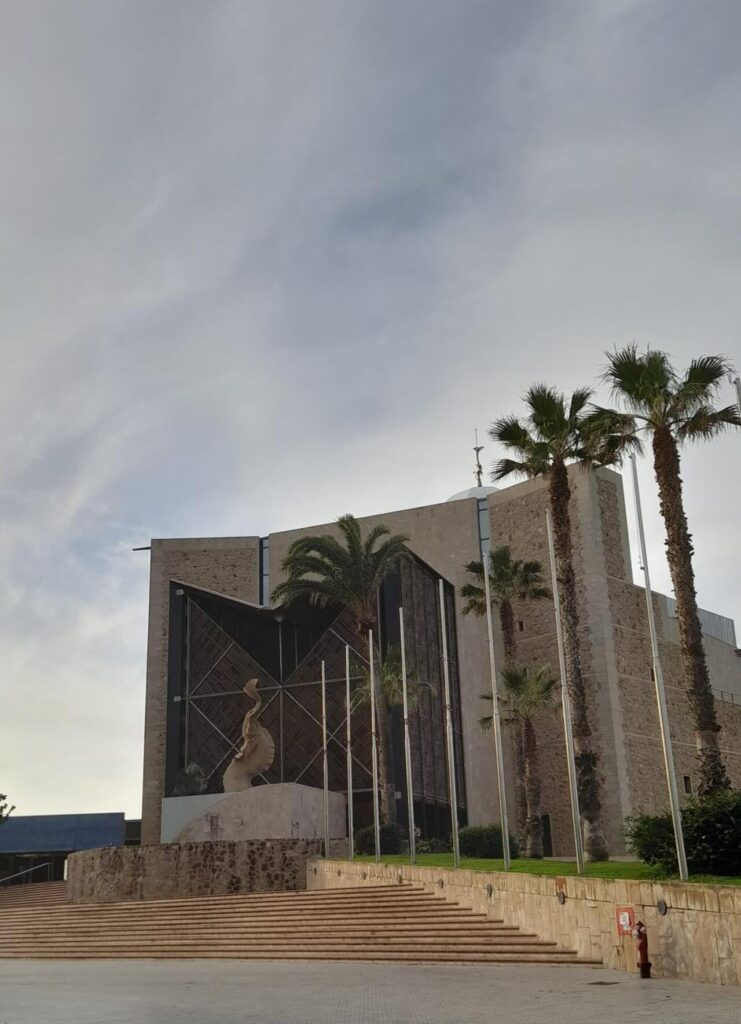 Entrada principal del Auditorio Alfredo Kraus, en Las Palmas de Gran Canaria