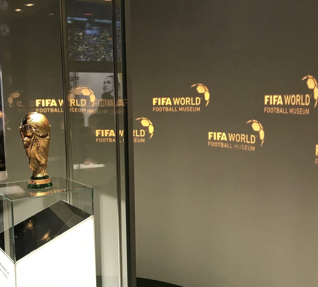 Trofeo de la Copa Mundial de la FIFA expuesto en el Museo de la FIFA, en Zúrich