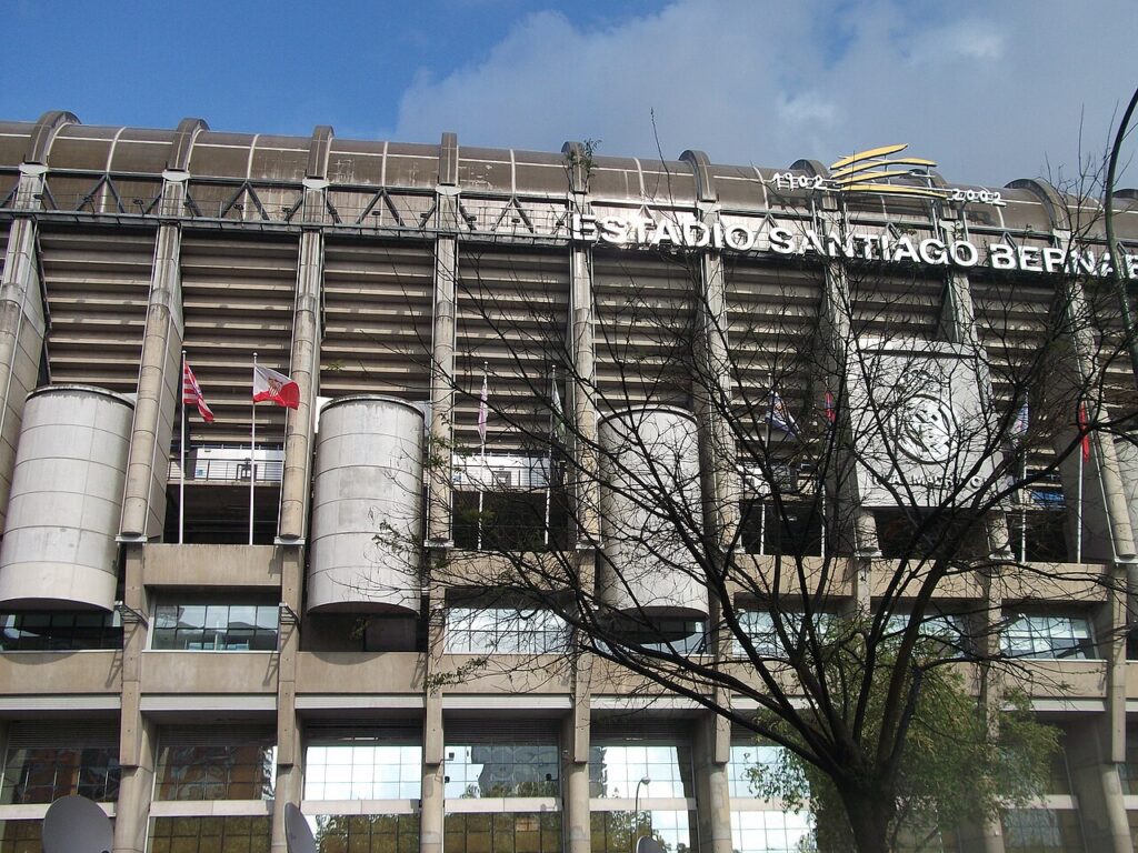 Exterior del estadio Santiago Bernabéu, en Madrid