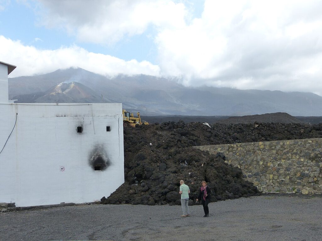 Coladas del volcán de 2021 junto al núcleo de La Laguna, en Los Llanos de Aridane (La Palma)