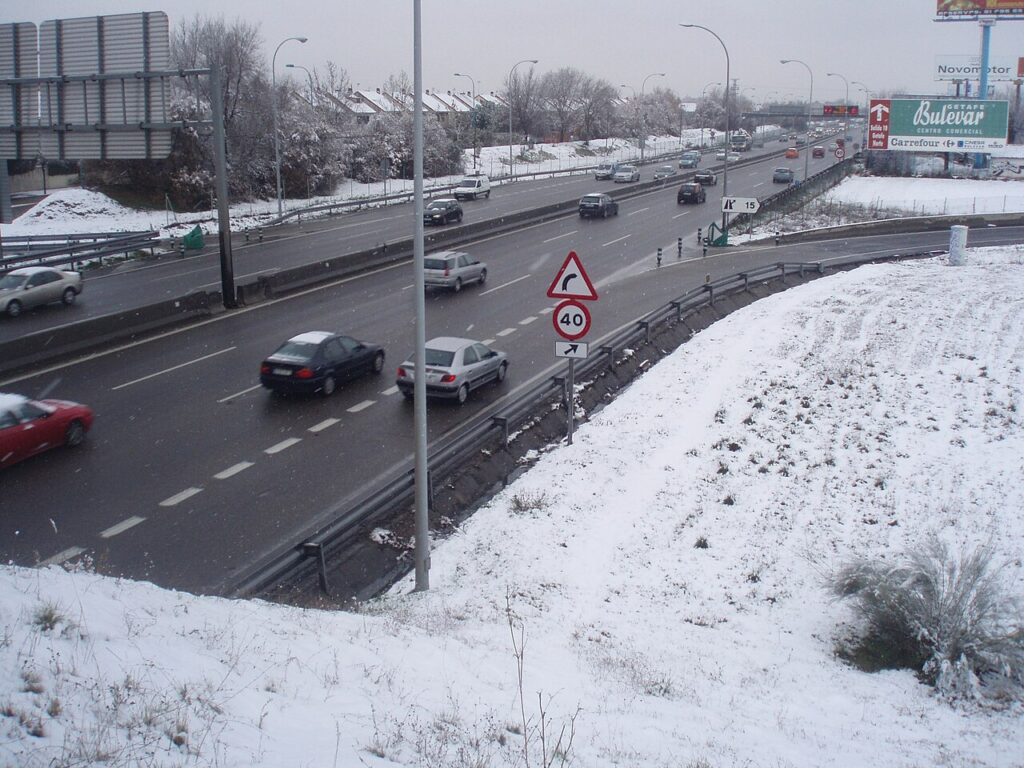 Tráfico en la autovía A-42 a su paso por Getafe (Madrid)