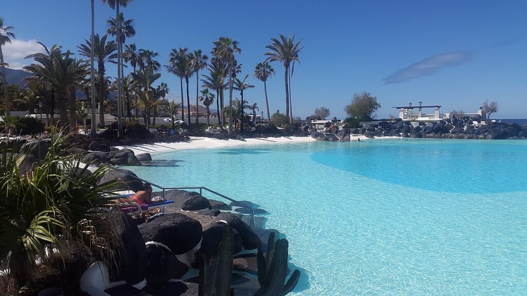 Piscinas del complejo Lago Martiánez, en el Puerto de la Cruz