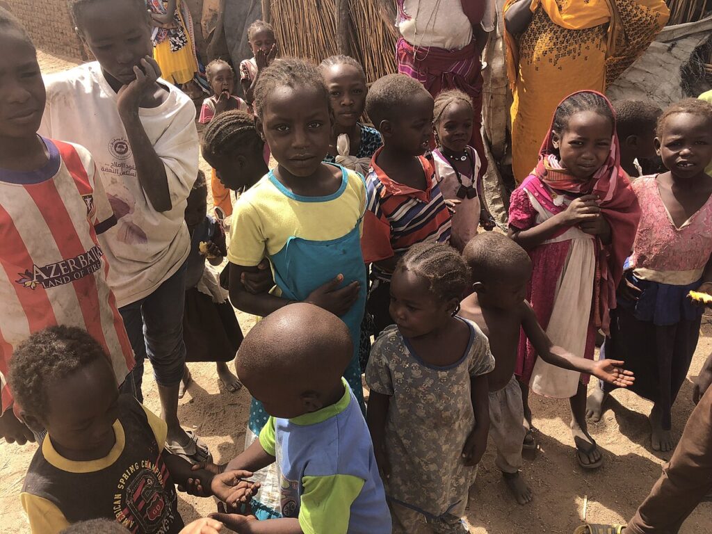 Niños en un campo de desplazados de Darfur, en Sudán (imagen de archivo)