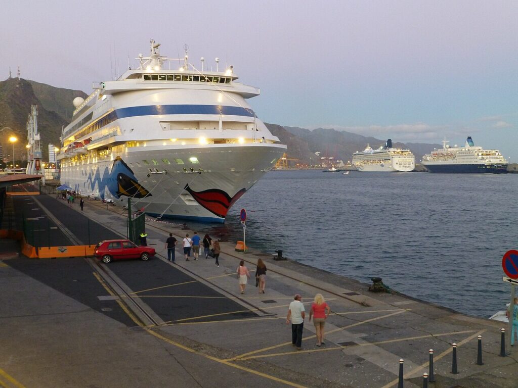 Cruceros atracados en el puerto de Santa Cruz de Tenerife