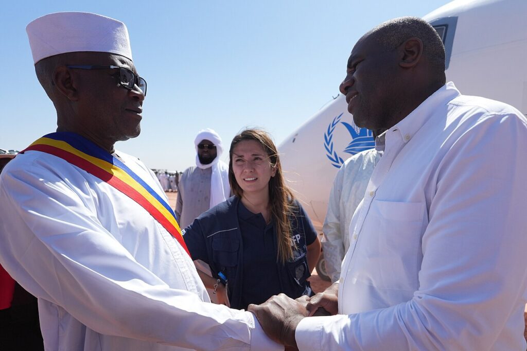 Refugiados sudaneses en la localidad fronteriza de Adré, en Chad, en enero de 2025