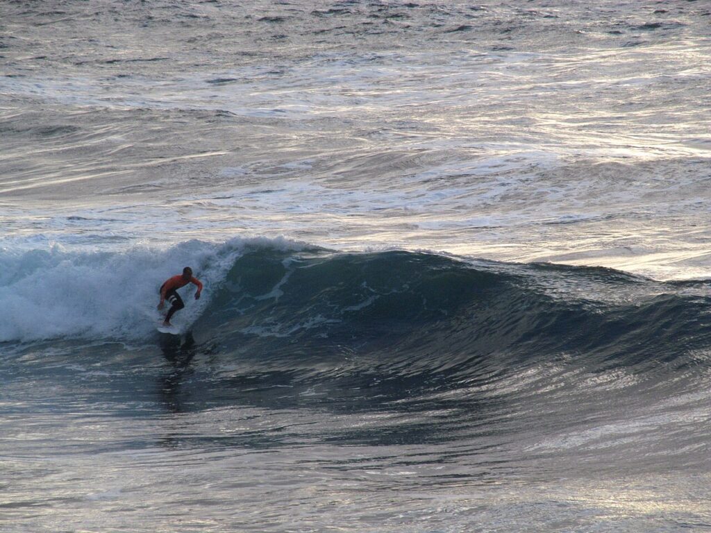Ola en la costa del norte de Tenerife