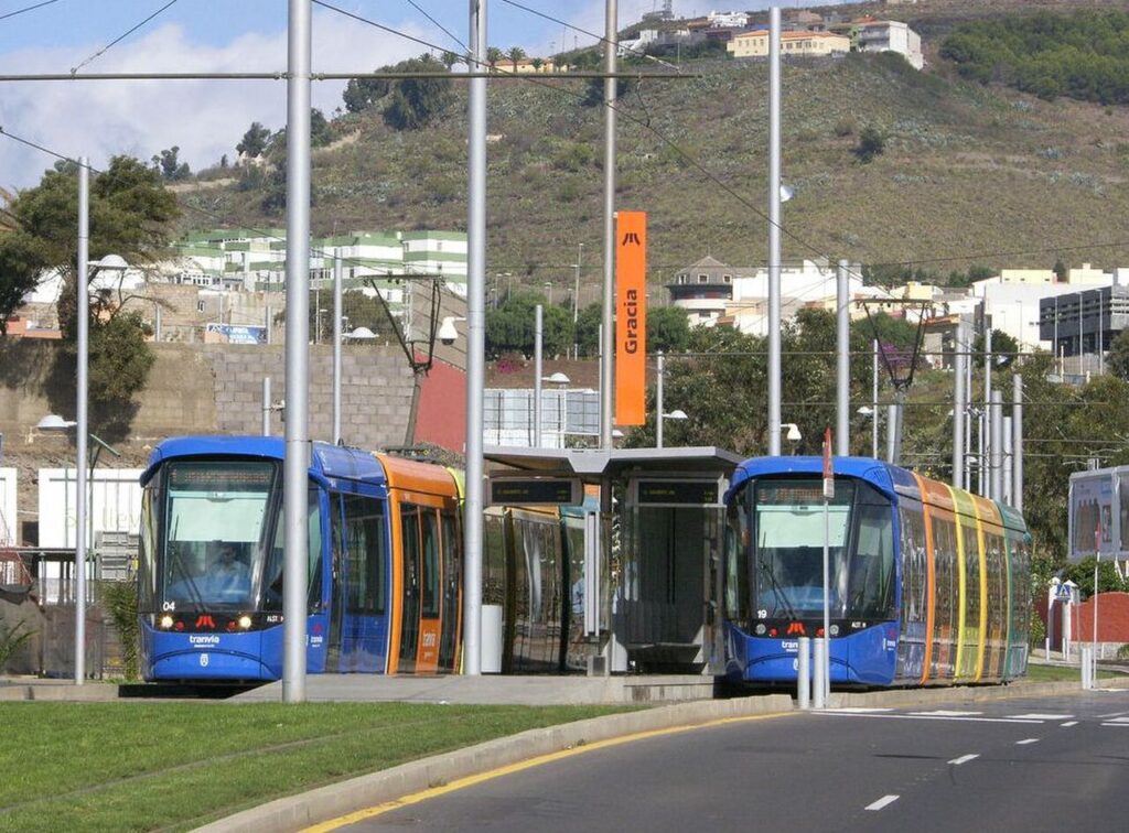 Tranvía de Tenerife en la parada de Gracia, en La Laguna