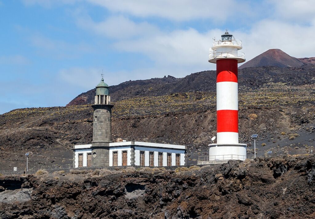 Los faros viejo y nuevo de Fuencaliente, en La Palma