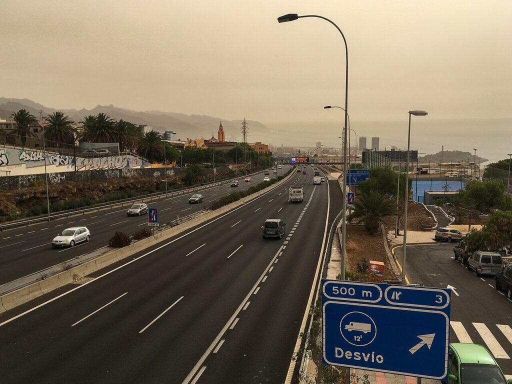 Calima sobre la autopista TF-5, en Tenerife