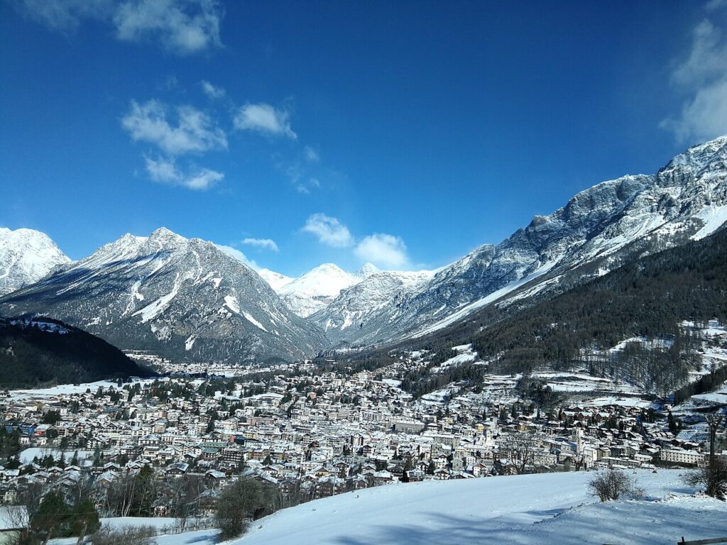 Vista panorámica de Bormio, sede del esquí de montaña en Milano-Cortina 2026