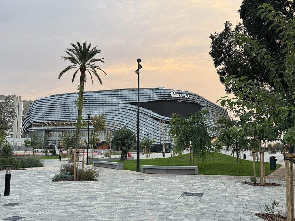 El Roig Arena de Valencia visto desde la zona de aficionados
