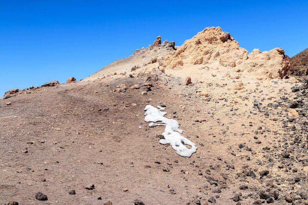 Nieve cerca de la cumbre del Teide, en una imagen de archivo