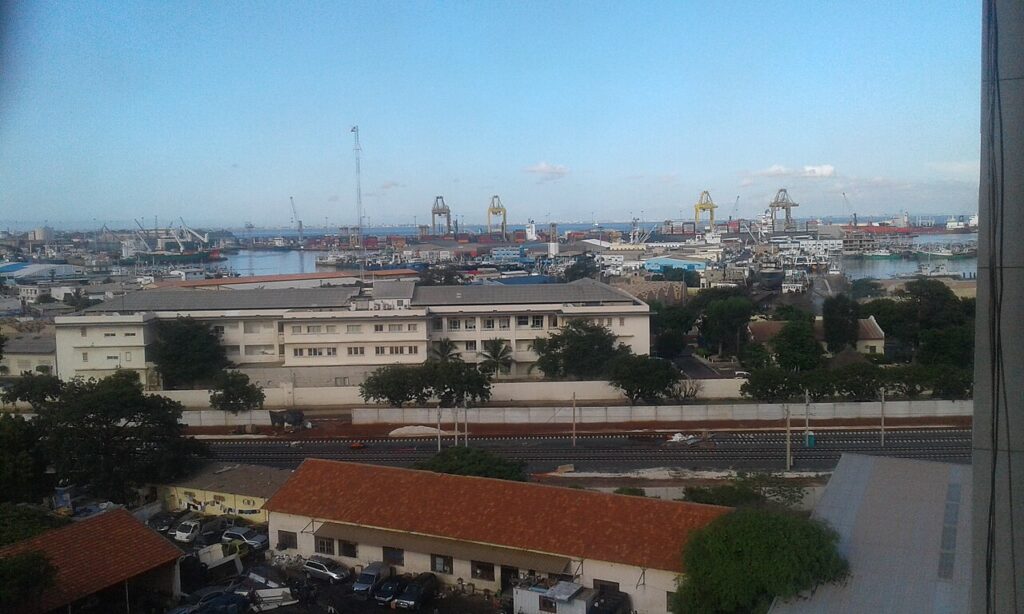 Vista del puerto y de la ciudad de Dakar, en Senegal