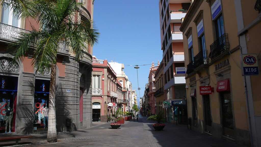Comercios en la calle del Castillo, en Santa Cruz de Tenerife, en una imagen de archivo