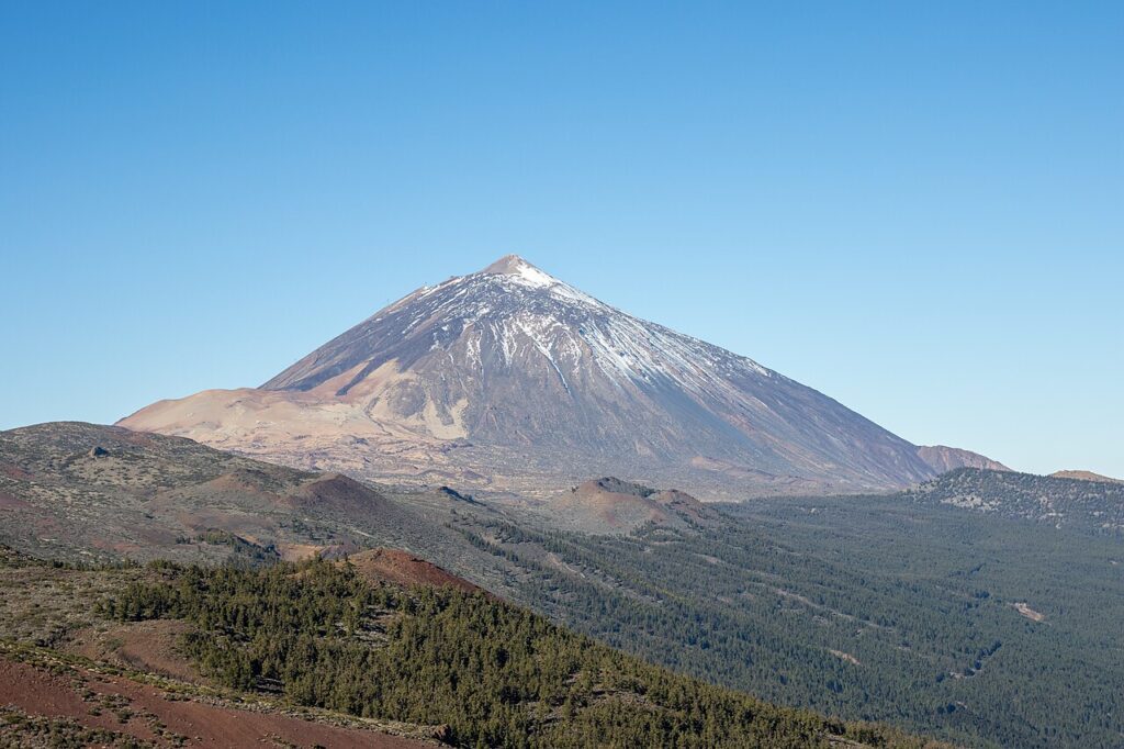 El Teide con nieve, en una imagen de archivo de 2022