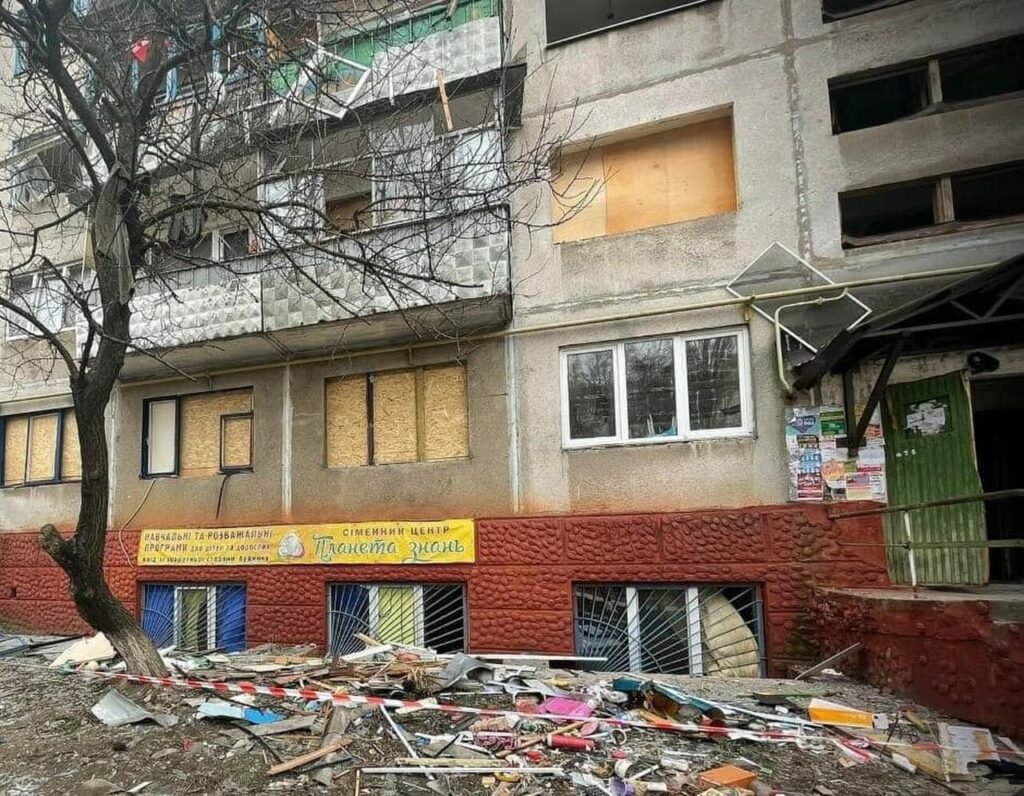Edificio residencial dañado en Kramatorsk, Ucrania